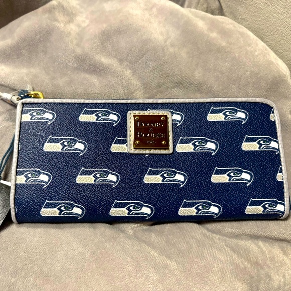 Seattle Seahawks wallet with zippers. - Picture 1 of 5